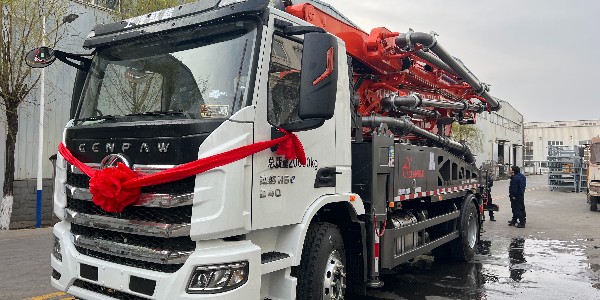 混凝土泵車能提高經(jīng)濟效益，而且能夠改變施工現(xiàn)場的面貌