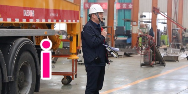 混凝土泵在更換油嘴或總成時(shí)應(yīng)當(dāng)做好哪些部位的清潔工作？