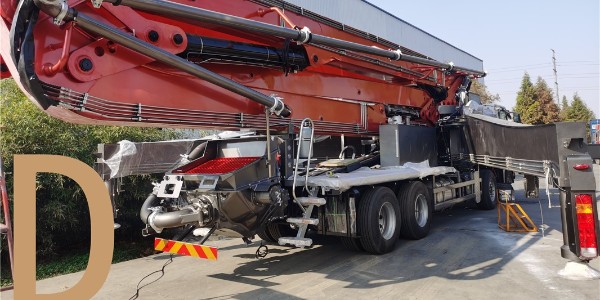 泵車(chē)支腿固定后，全方位檢查