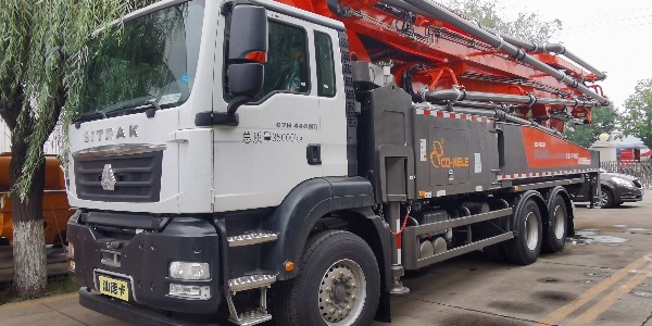 科尼樂(lè)汕德卡52米泵車(chē)