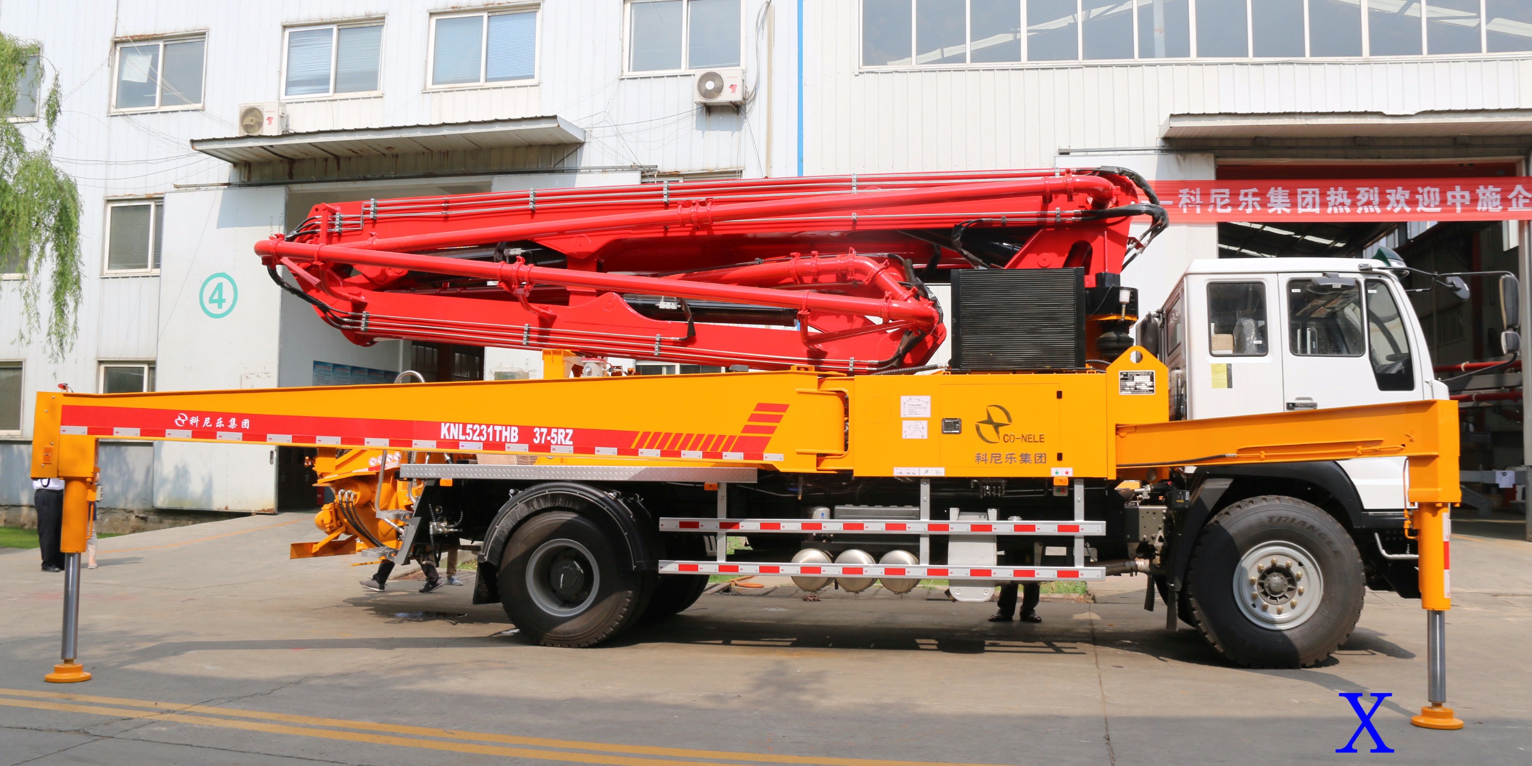 小型泵車伸展臂架時(shí)需要注意哪些？