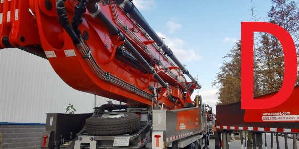 如何清理混凝土泵車的料斗？