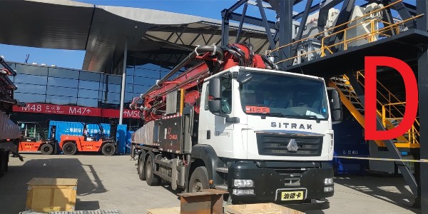 泵車安全無(wú)小事，大家作業(yè)一定要注意安全