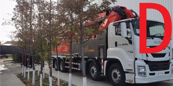 泵車排油過(guò)程中，時(shí)刻注意油箱液位